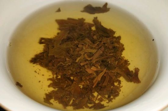 女人喝紅茶好還是喝普洱茶好，普洱茶和紅茶哪個(gè)適合女人喝