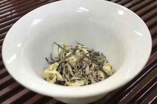 女孩喝茉莉茶的好處，茉莉茶葉的功效與禁忌