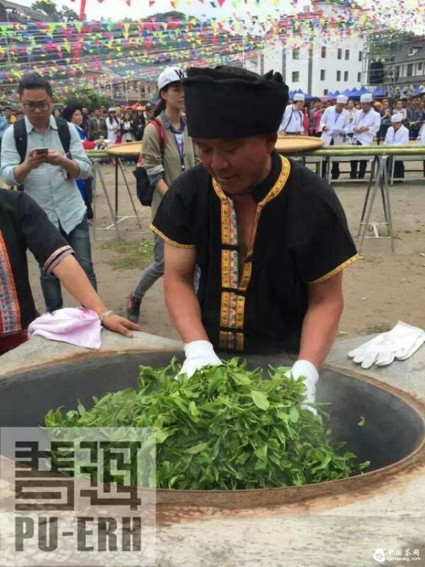 普洱茶手工殺青