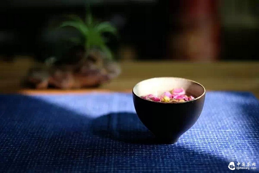 趨勢：茶館越來(lái)越像茶葉店  傻傻分不清是賣(mài)茶水還是賣(mài)茶葉？  