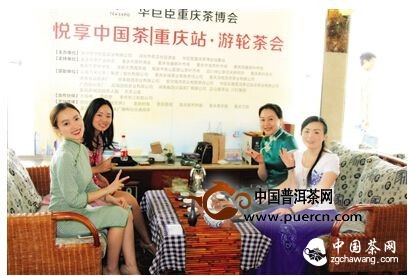 重慶500茶友游輪上開(kāi)中式“茶趴”