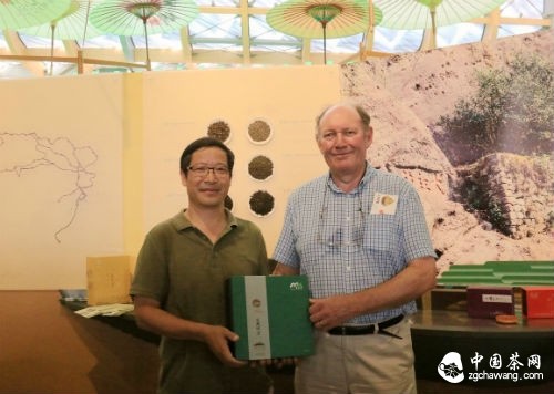 圣谷山茶場董事長高建華和國際茶葉委員會主席諾曼&middot;凱利先生