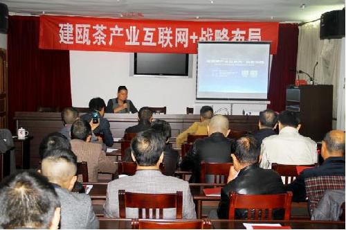 建甌市農(nóng)業(yè)局副局長(zhǎng)葉海鷹發(fā)表演講