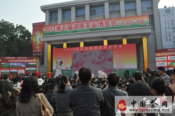 一年一度的第五屆湖南茶業(yè)博覽會在省展覽館開幕。