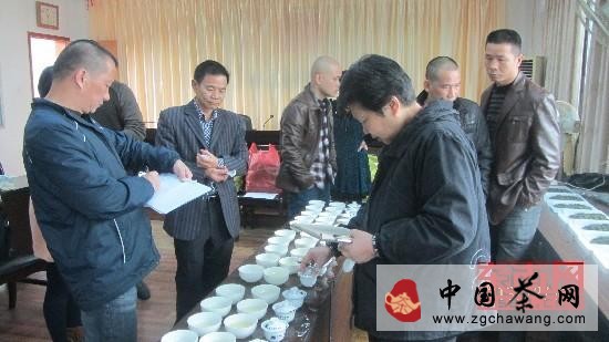 南靖茶王賽在鳳翔土樓茶都舉辦 三類茶葉昨初評