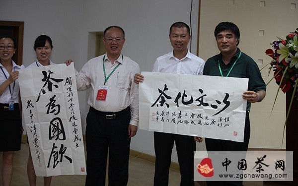 著名茶文化專家侯軍教授為深圳市茶文化促進(jìn)會(huì)親筆題詞