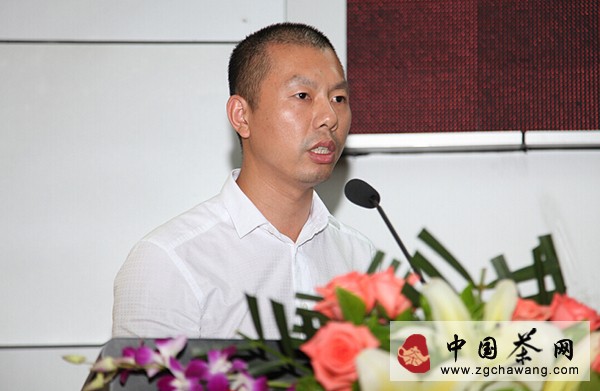深圳市華巨臣實(shí)業(yè)有限公司董事長(zhǎng)楊文標(biāo)當(dāng)選第一屆會(huì)長(zhǎng)